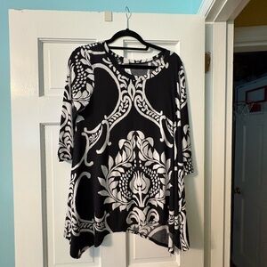 Black and White Patterned Women's Top